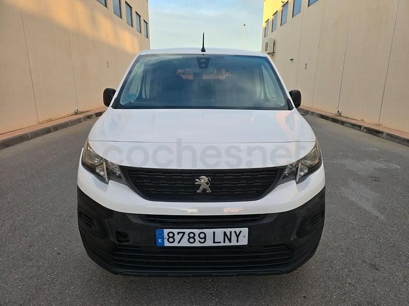 Usado Peugeot Rifter Active 100 CV (73 kW) 2021 Blanco Monovolumen