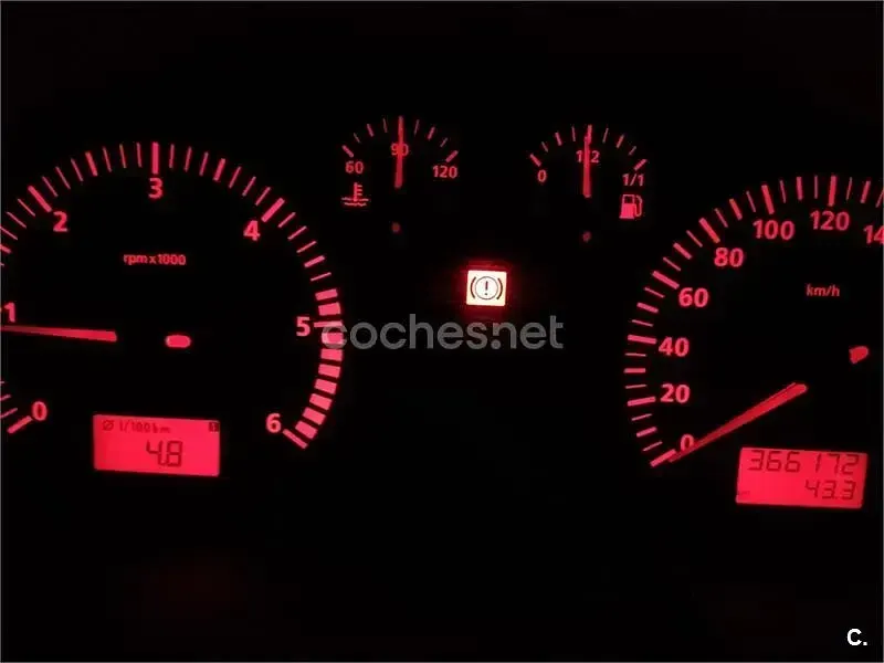 Usado Seat Leon Sport 110 CV (80 kW) 2004 Gris / plata Utilitario
