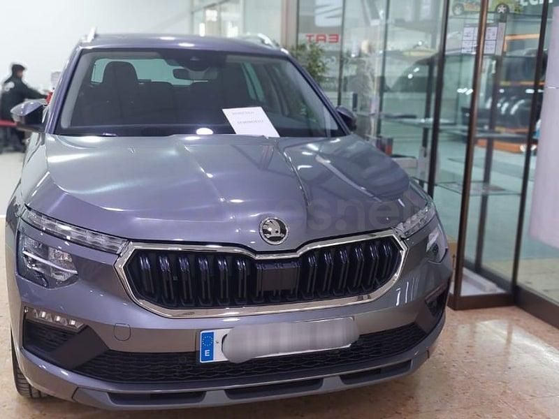 Usado Skoda Kamiq Selection 115 CV (84 kW) 2025 Gris / plata SUV