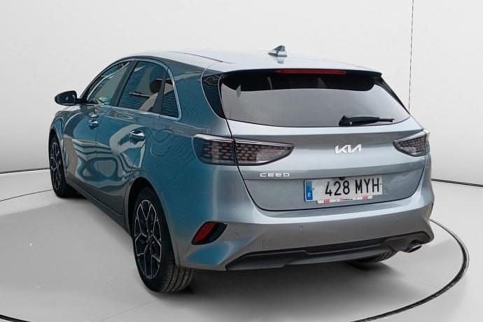 Usado Kia Ceed Style 102 CV (75 kW) 2025 Gris Utilitario