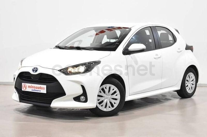 Usado Toyota Yaris Hybrid Business Edition 116 CV (85 kW) 2021 Blanco Utilitario