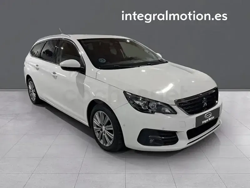 Usado Peugeot 308 SW Allure 130 CV (95 kW) 2021 Blanco Familiar
