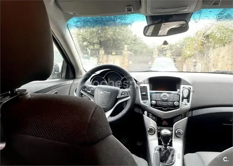 Usado Chevrolet Cruze LTZ 141 CV (103 kW) 2012 Gris / plata Berlina