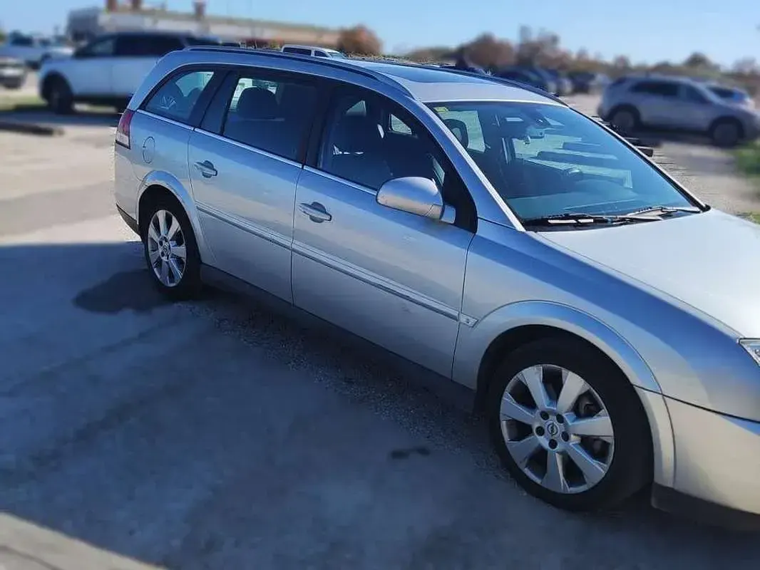 Usado Opel Vectra Elegance 177 CV (130 kW) 2004 Gris Familiar
