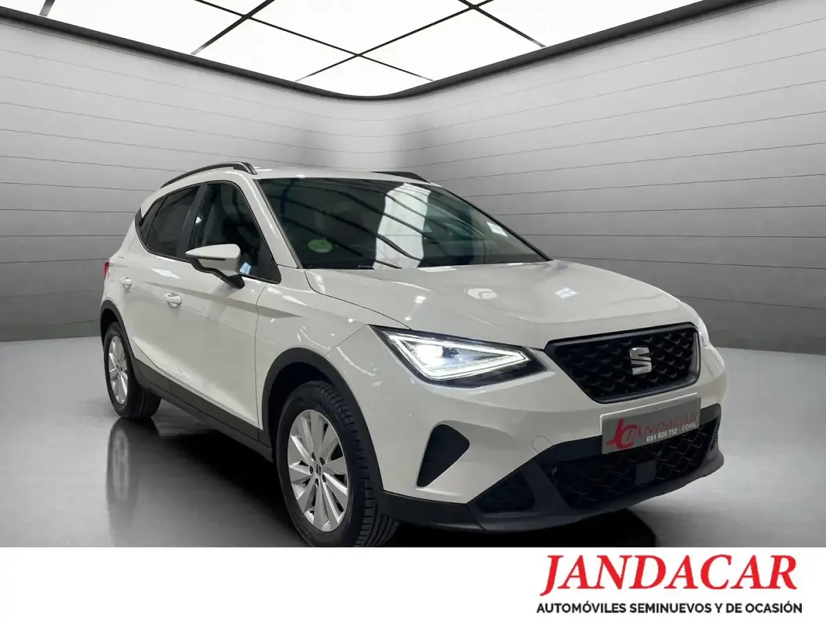 Usado Seat Arona Style 110 CV (80 kW) 2023 Blanco SUV