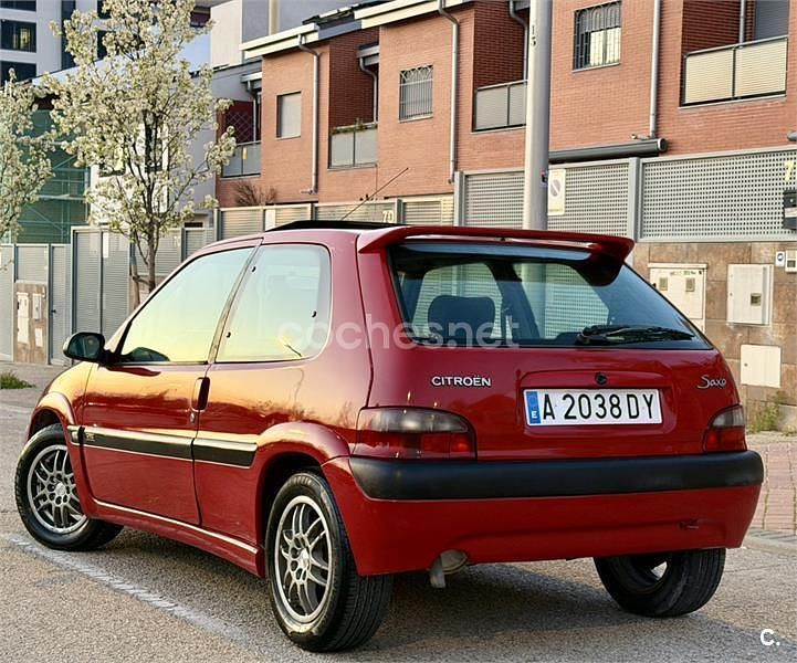Usado Citroën Saxo 75 CV (55 kW) 1999 Rojo Utilitario