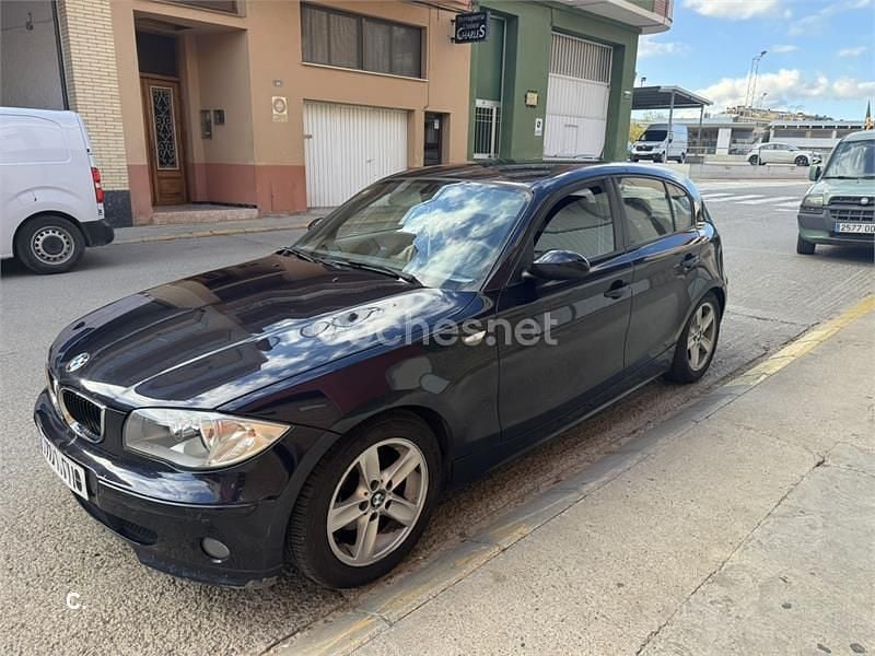 Begagnad BMW 118 122 HK (89 kW) 2006 Blå Halvkombi