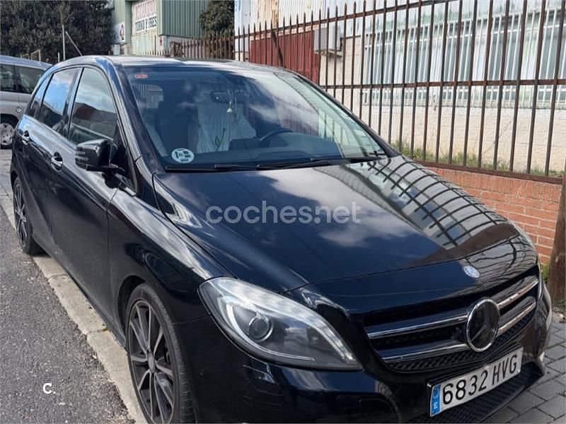 Usado Mercedes B180 109 CV (80 kW) 2014 Negro Monovolumen