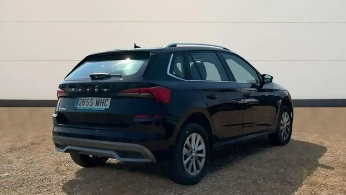 Usado Skoda Kamiq Ambition 110 CV (80 kW) 2023 Negro SUV