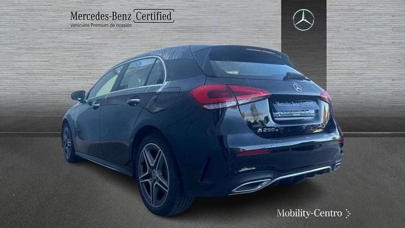 Usado Mercedes A250 AMG line 160 CV (117 kW) 2021 Nachtschwarz  unilack