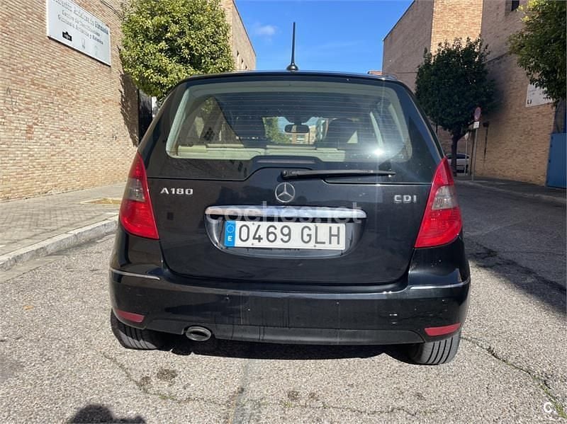 Usado Mercedes A180 Avantgarde 109 CV (80 kW) 2009 Negro Monovolumen