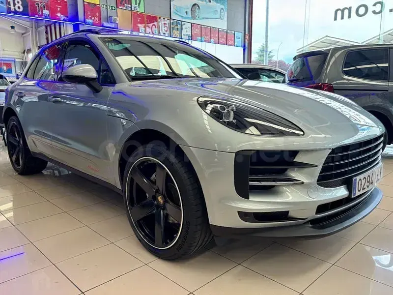 Käytetty Porsche Macan 245 HP (180 kW) 2021 Harmaa Katumaasturi