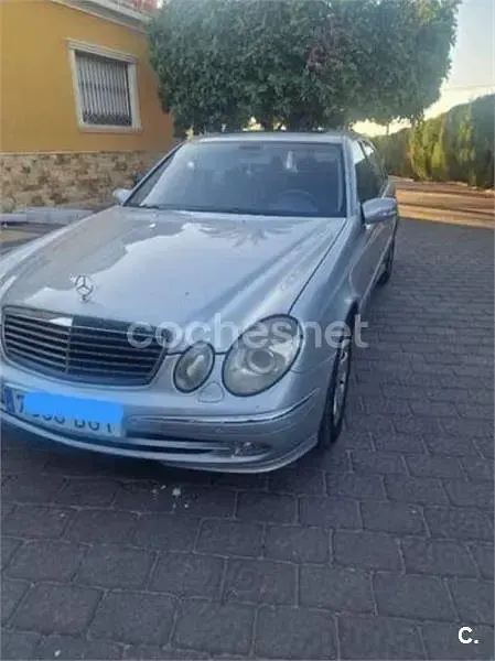 Usado Mercedes E320 Avantgarde 204 CV (150 kW) 2003 Gris / plata Berlina