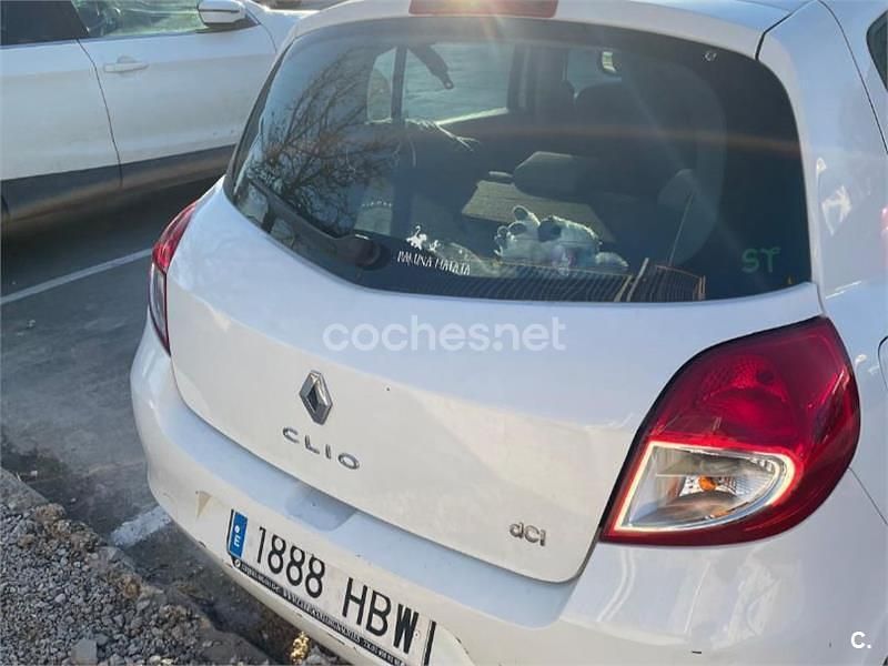 Usado Renault Clio II Business 75 CV (55 kW) 2011 Blanco Berlina