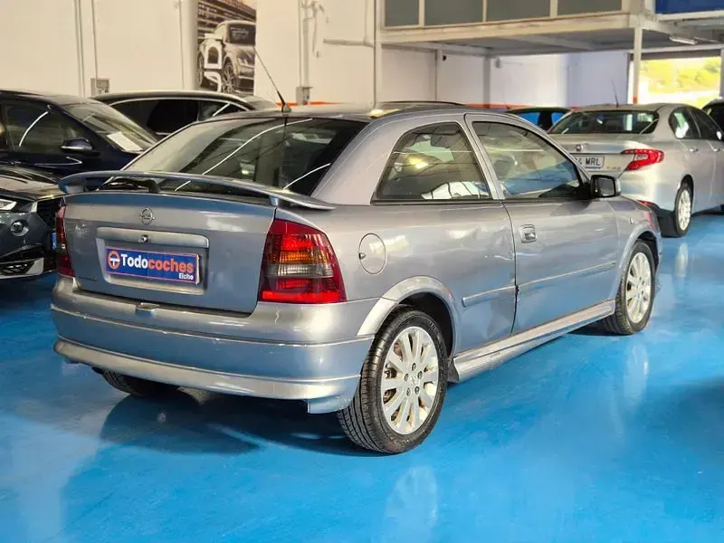 Usado Opel Astra Sport 125 CV (91 kW) 2003 Gris / plata Berlina