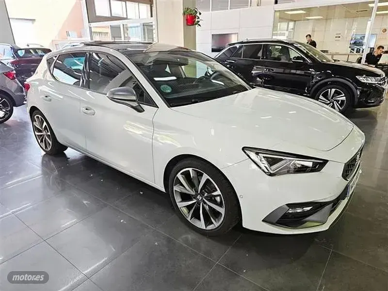 Usado Seat Leon FR 130 CV (95 kW) 2023 Blanco Berlina