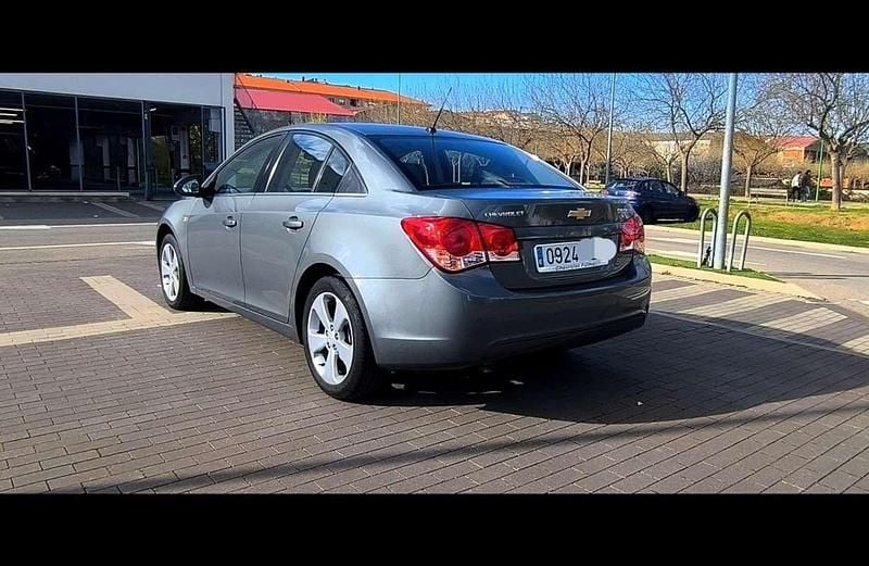 Usado Chevrolet Cruze LT 141 CV (103 kW) 2010 Gris Utilitario