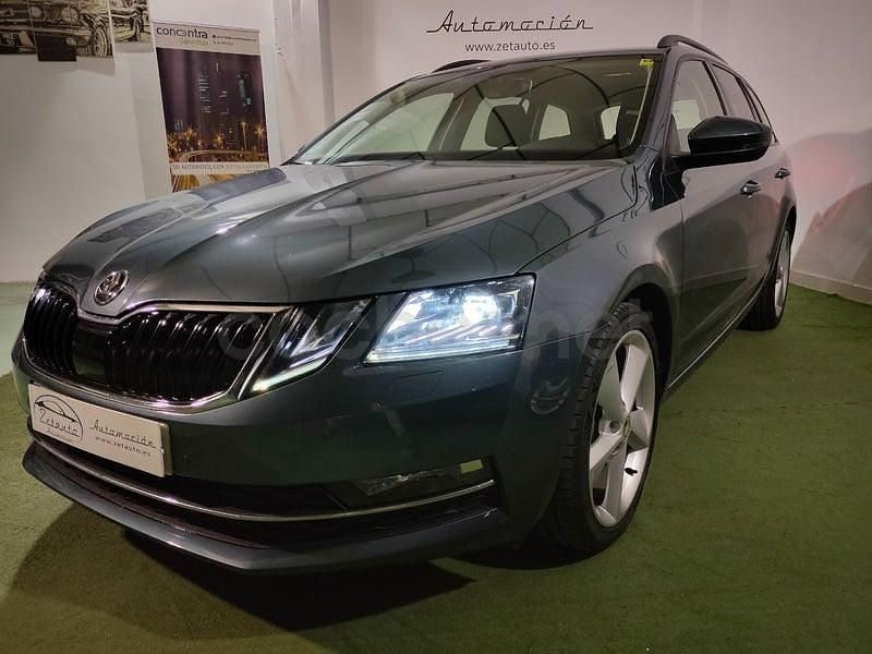 Usado Skoda Octavia Style 150 HP (110 kW) 2018 Cinzento Carrinha