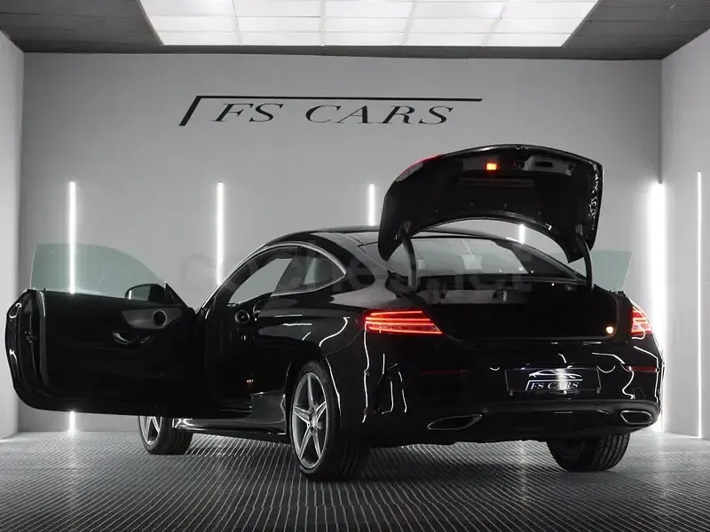 Usado Mercedes C220 170 CV (125 kW) 2016 Negro Coupe