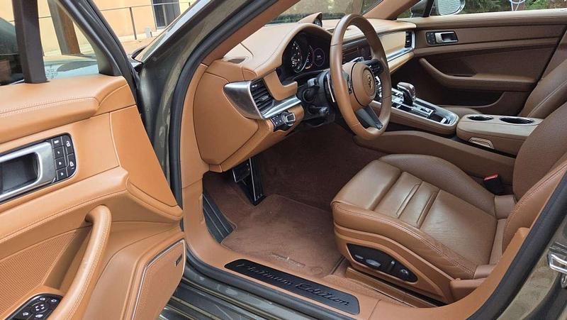 Begagnad Porsche Panamera 4 Platinum Edition 462 HK (339 kW) 2024 Grön Sedan