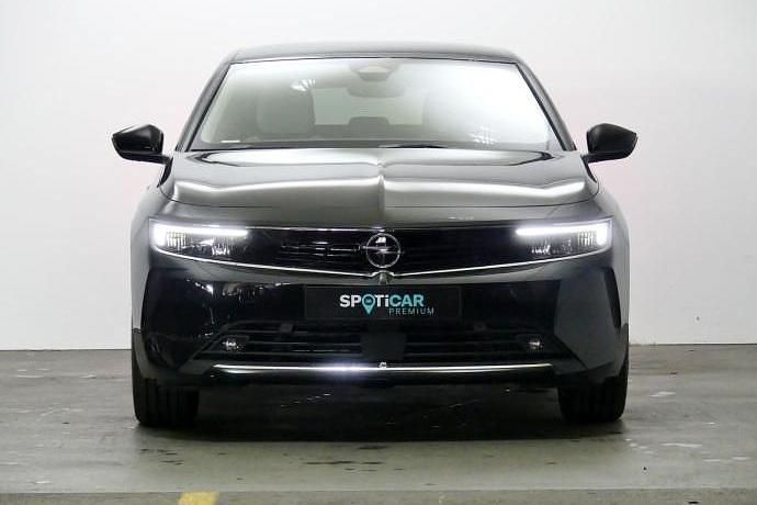Usado Opel Astra Elegance 131 CV (96 kW) 2023 Negro Utilitario