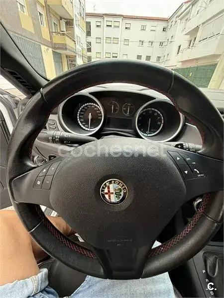 Usado Alfa Romeo Giulietta 170 CV (125 kW) 2013 Blanco Utilitario
