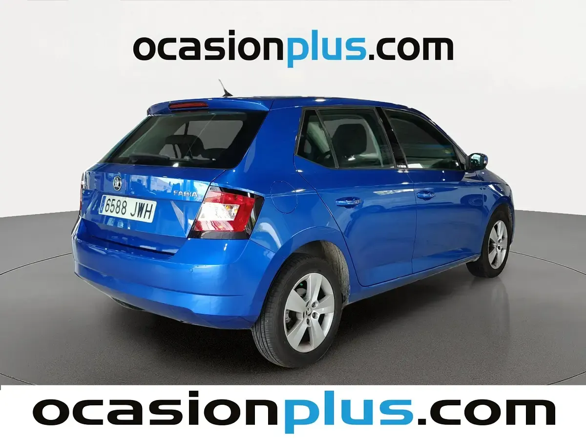 Usado Skoda Fabia 90 CV (66 kW) 2017 Azul Utilitario