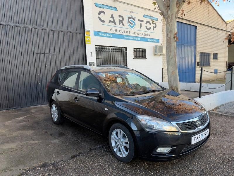 Negro Usado 2010 Kia Ceed Utilitario | 5999 € (Precio justo) - Imagen 1/4