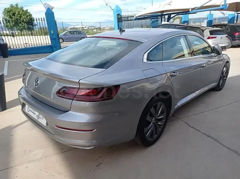 Usado VW Arteon 150 CV (110 kW) 2020 Gris / plata Berlina
