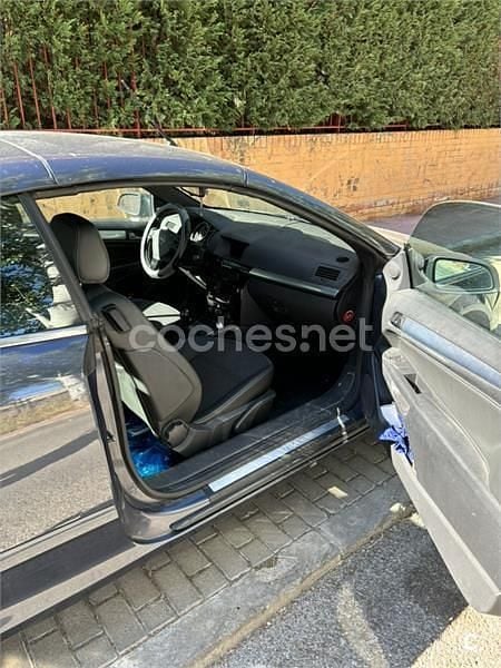 Usado Opel Astra Cabriolet Cosmo 150 CV (110 kW) 2007 Gris / plata Descapotable