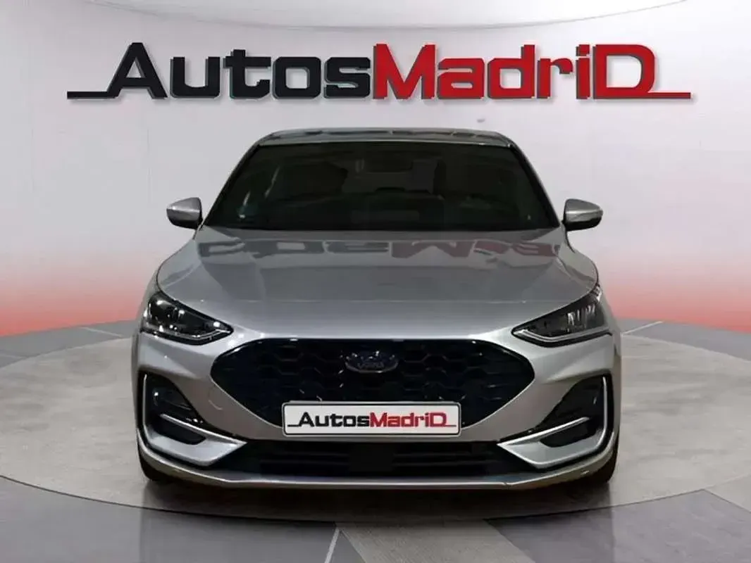 Usado Ford Focus ST-Line 125 CV (91 kW) 2023 Plateado Berlina