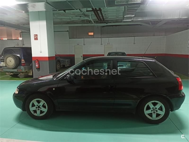 Usado Audi A3 Attraction 130 CV (95 kW) 2001 Negro Utilitario
