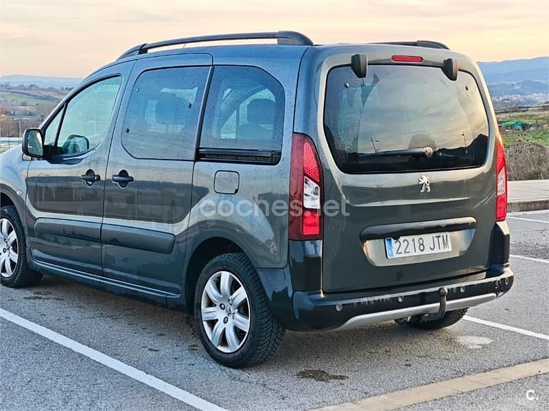 Usado Peugeot Partner Tepee Outdoor 100 CV (73 kW) 2016 Gris / plata Monovolumen