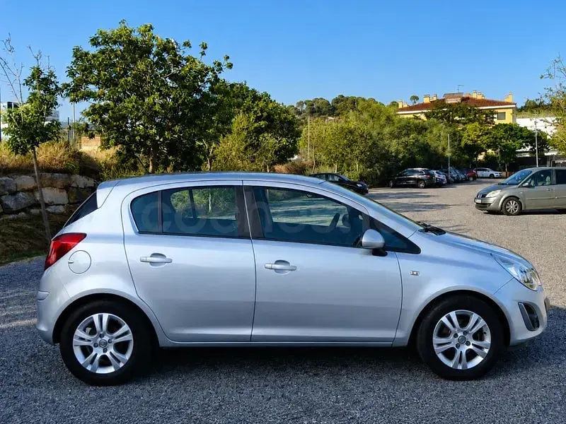 Usado Opel Corsa Selective 85 CV (62 kW) 2012 Gris / plata Utilitario