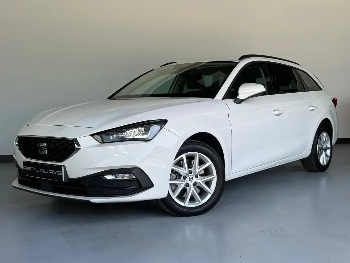 Usado Seat Leon Style 115 CV (84 kW) 2022 Blanco Familiar