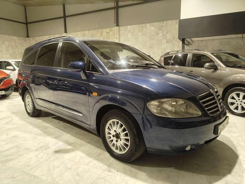 Usado Ssangyong (KGM) Rodius 165 CV (121 kW) 2011 Azul Monovolumen