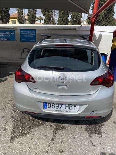 Usado Opel Astra Sport 110 CV (80 kW) 2011 Gris / plata Berlina