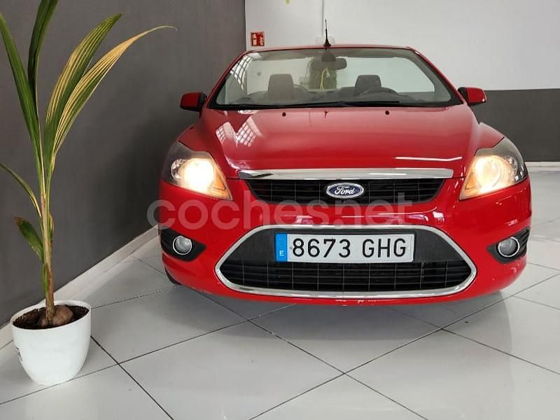 Usado Ford Focus Cabriolet Titanium 136 CV (100 kW) 2008 Granate Descapotable