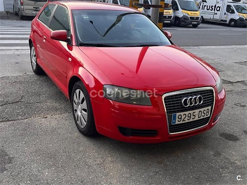 Rojo Usado 2005 Audi A3 Attraction Berlina | 5500 € (Un poco caro) - Imagen 1/4