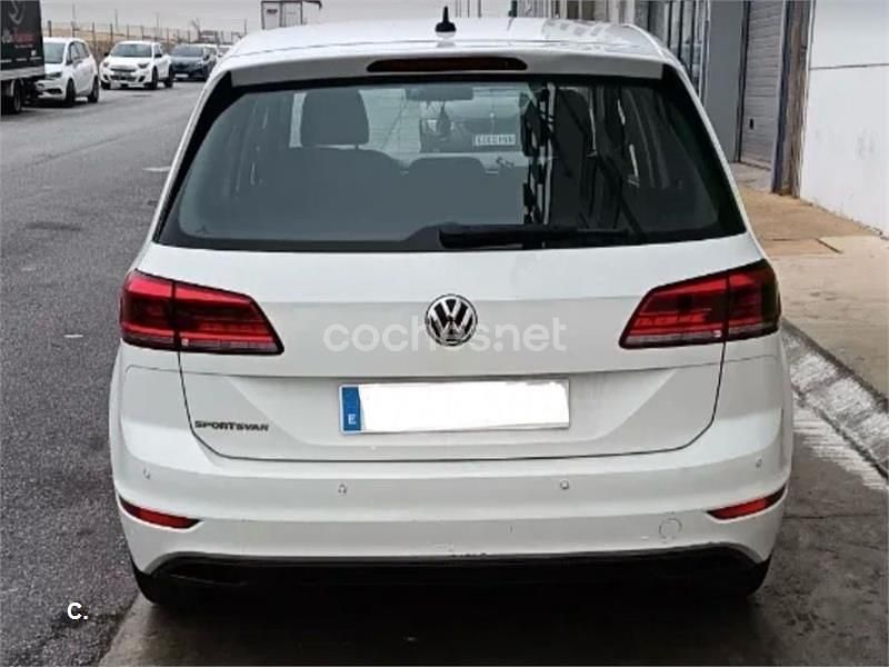 Usado VW Golf Sportsvan Advance 115 CV (84 kW) 2018 Blanco Monovolumen