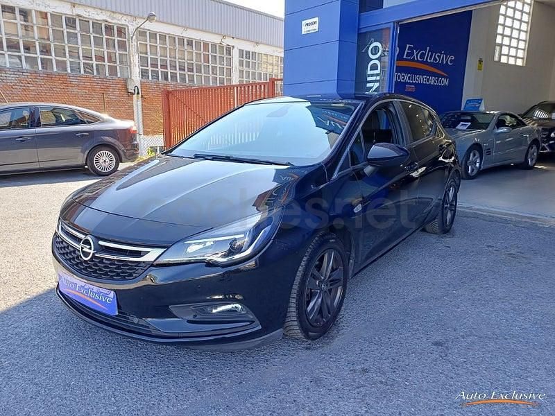 Usado Opel Astra 110 CV (80 kW) 2019 Negro Berlina