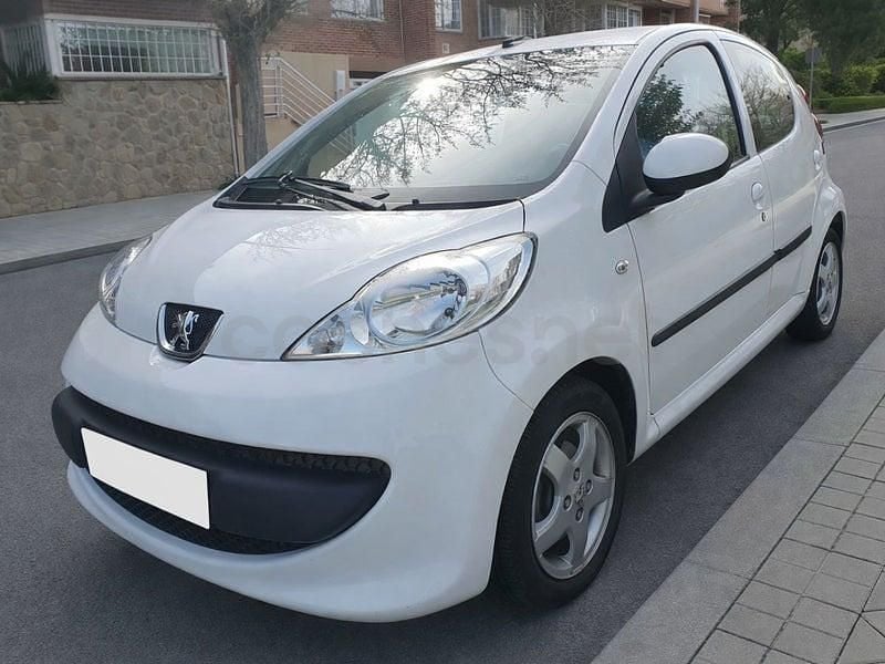 Usado Peugeot 107 Urban Move 68 CV (50 kW) 2008 Blanco Utilitario