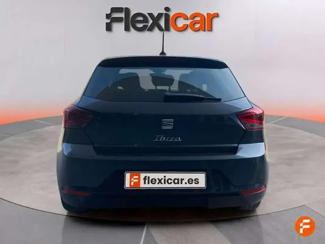 Usado Seat Ibiza 115 CV (84 kW) 2024 Gris Utilitario