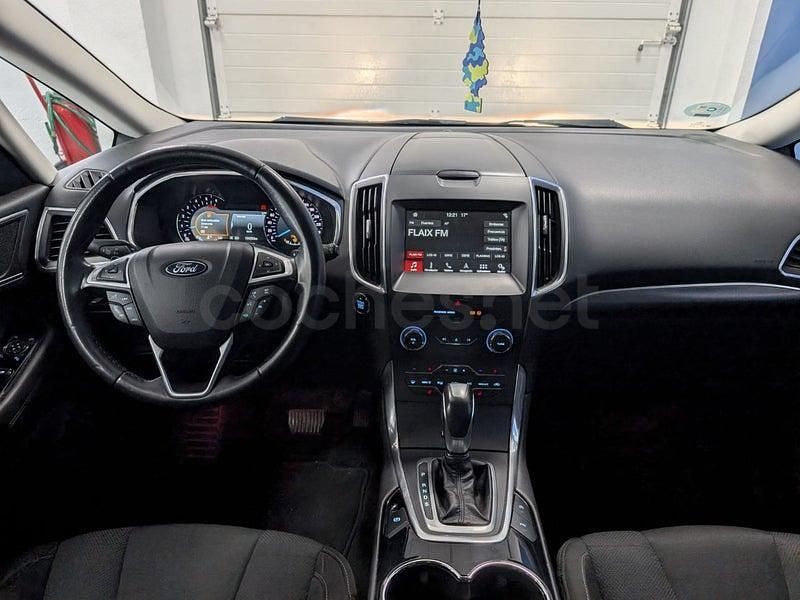 Usado Ford S-MAX Titanium 150 CV (110 kW) 2018 Gris / plata Monovolumen