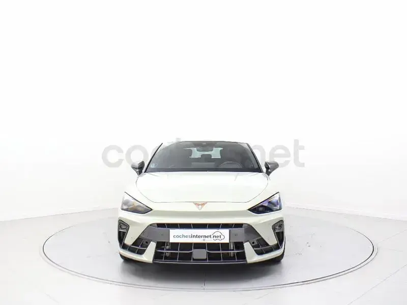 Usado Cupra Leon 150 CV (110 kW) 2025 Gris / plata Berlina