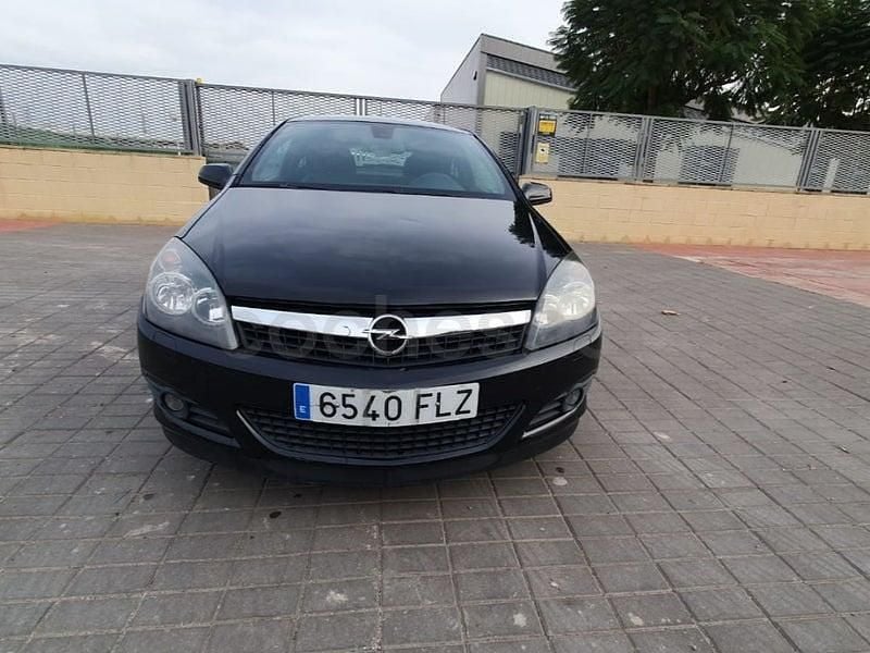 Usado Opel Astra GTC Sport 105 CV (77 kW) 2007 Negro Berlina