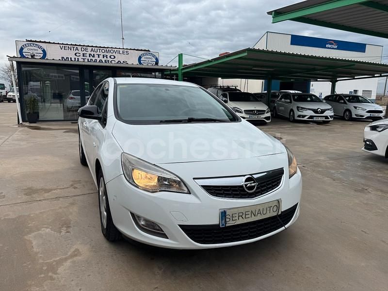 Blanco Usado 2012 Opel Astra Excellence Berlina | 5499 € (Precio justo) - Imagen 1/4