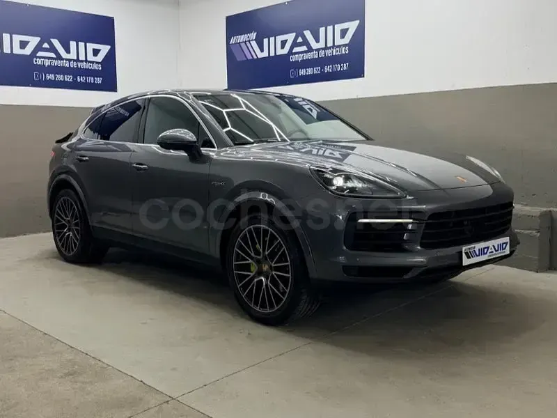 Usado Porsche Cayenne 462 CV (339 kW) 2021 Gris / plata SUV