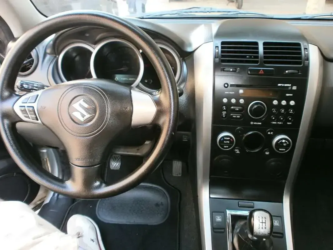 Usado Suzuki Grand Vitara 106 CV (77 kW) 2009 Gris SUV