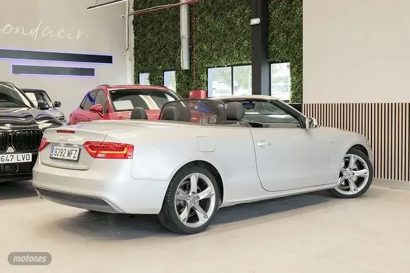 Usado Audi A5 Cabriolet S-Line 177 CV (130 kW) 2014 Plateado Descapotable
